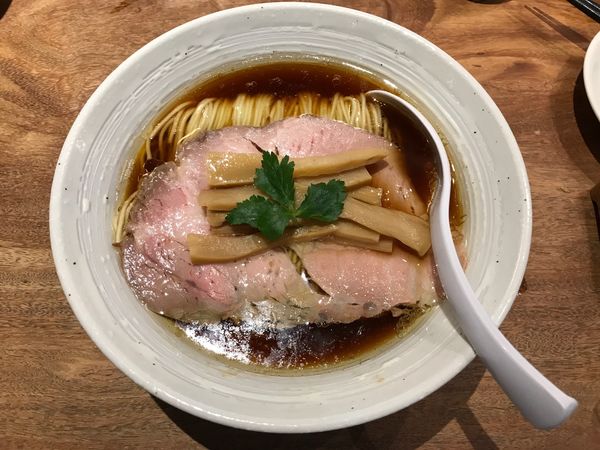 「SALの醤油そば　900円」@三鷹らーめん酒場 SALの写真