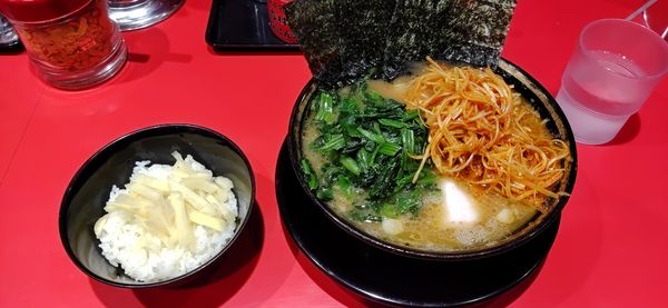 「ラーメン+辛ネギ、ほうれん草、小ライス」@環2家 川崎店の写真