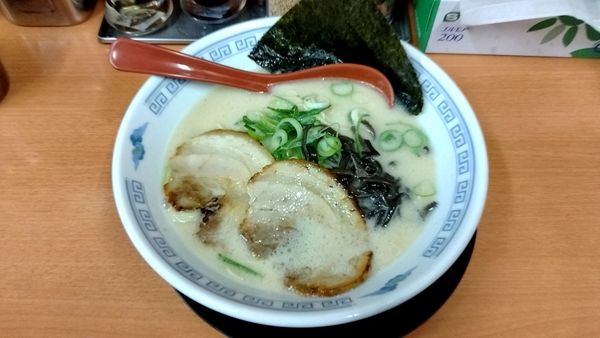 「豚骨白_680円」@博多らーめん 一心堂 新中野店の写真