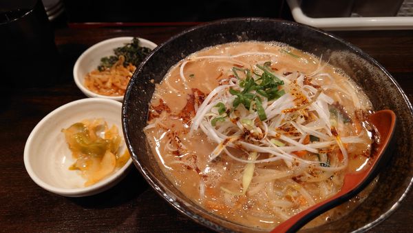 「閻魔の味噌　中辛＋本格半チャーハン　¥840  ¥300」@麺屋 悟空の写真