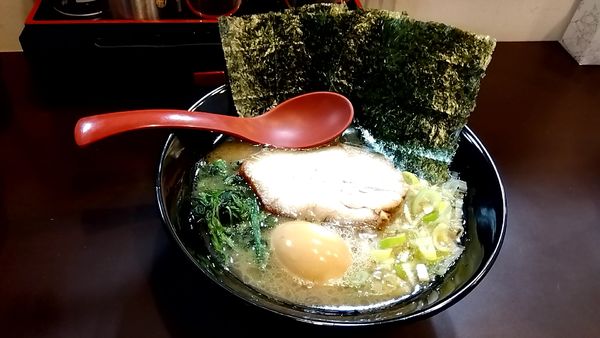 「ラーメン（６５０円）＋味付け玉子（１００円）」@松壱家 菊名店の写真