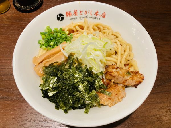 「油そば 赤(旨辛) 特大 中辛小痺 ＋ライス」@麺屋とがしの写真