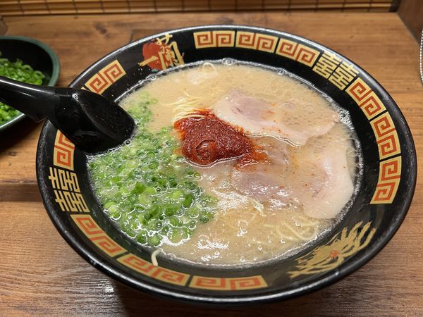 「天然とんこつラーメン」@一蘭 新橋店の写真