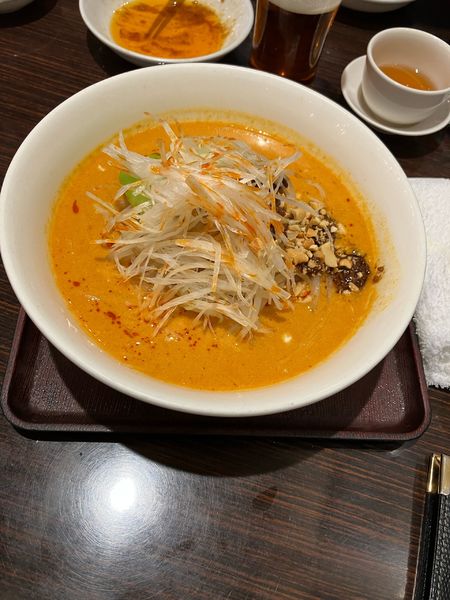 「担々麺1100円」@東魁楼 本店の写真