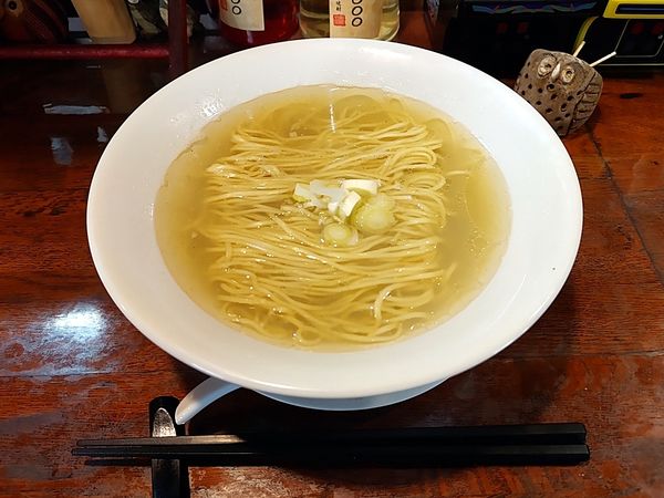 「はまぐり いくら かつお かけ塩ラーメン」@麺酒処 ふくろうの写真