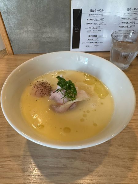 「『白トリュフオイル香る鶏白湯麺』　1200円」@らーめんMAIKAGURAの写真