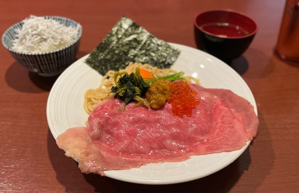 「【限定】東通牛と大間産塩ウニのまぜそば¥1700」@酒肴場 屯の写真