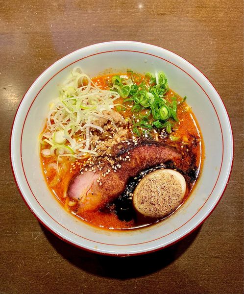 「辛味噌らぁ麺+釜焼きチャーシュー+味玉」@麺や 虎徹の写真