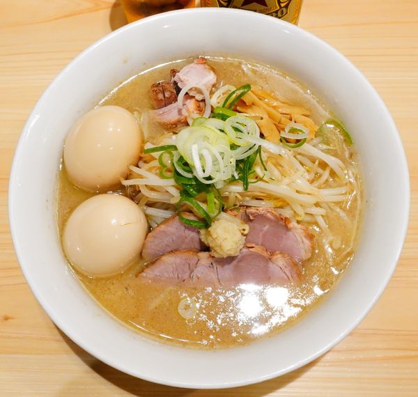 「味噌らーめん＋もやし＋煮玉子×2＋ビール（中瓶）」@三ん寅の写真