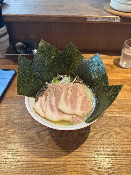「塩ラーメン全部入り」@らー麺屋 バリバリジョニーの写真