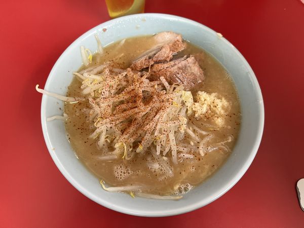 「ラーメン(麺半分.ニンニク少し)850円」@ラーメン二郎 新宿歌舞伎町店の写真