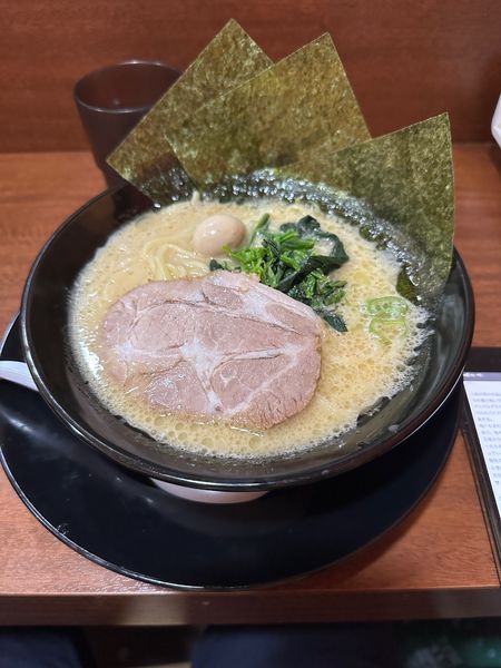 「家系ラーメン」@横浜家系ラーメン 善喜家の写真