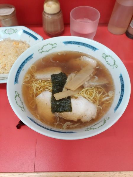 「チャーシューメン半チャンセット850円」@伊峡の写真