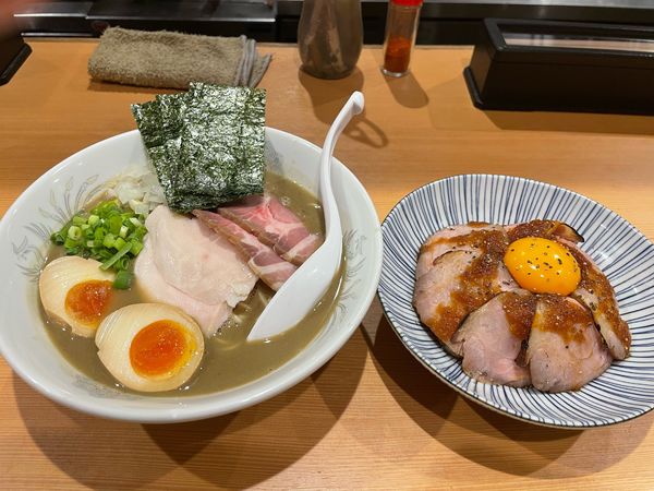 「特製濃厚煮干中華蕎麦＋ローストポーク丼」@北千住煮干中華蕎麦 かれんの写真