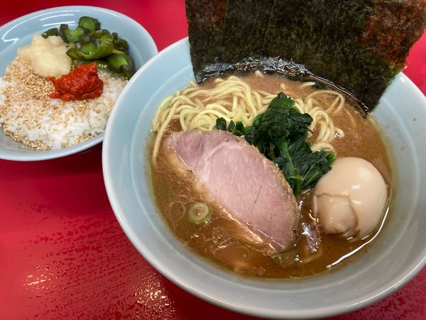 「らーめん並¥650」@横浜ラーメン 武蔵家 大宮店の写真