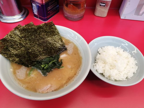 「ラーメン　　並　　700円」@横浜ラーメン 武蔵家 東名川崎店の写真