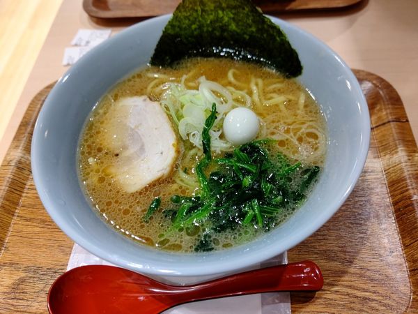 「こってりとんこつ醤油ラーメン(並盛・150g)500円」@ラーメン処 そうじゃ屋の写真