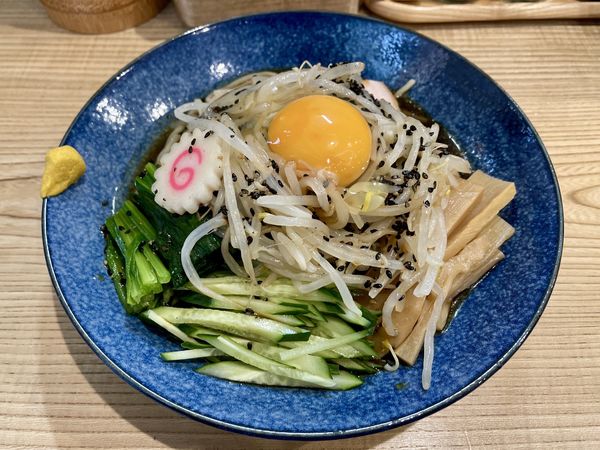 「サッポロ赤星＋キリンラガー＋賄焼豚皿→冷し中華青菜もやし生卵」@らーめん 高尾の写真