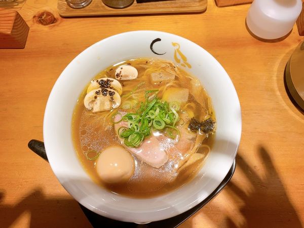 「醤油そば」@SOBAHOUSE 金色不如帰 新宿御苑本店の写真