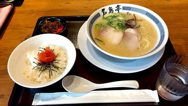「豚骨ラーメン(A定900円)+替玉(150円)」@名島亭 ららぽーと横浜店の写真