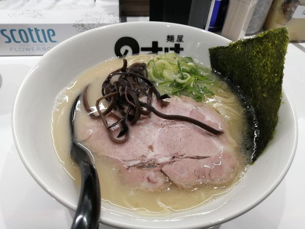 「らーめん　　白　　750円」@麺屋のすけ 登戸店の写真