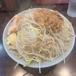 小ラーメン(野菜マシニンニク少なめアブラ普通)