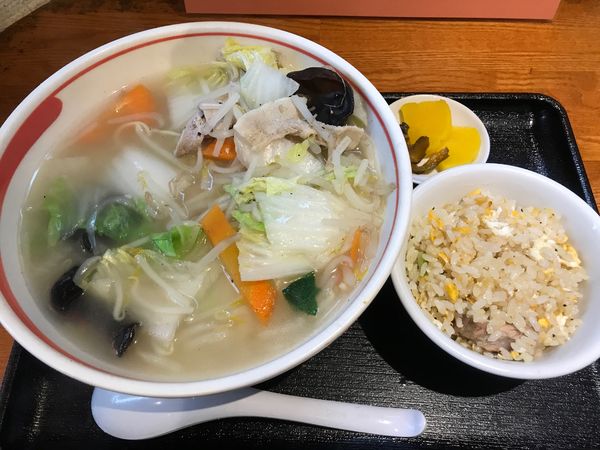 「本日の定食（タンメン+半炒飯）800円」@昭和軒の写真