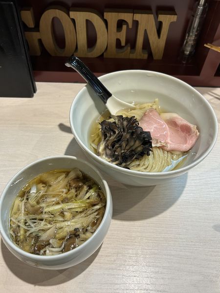 「黒舞茸と近江黒鶏の昆布水つけ麺 ¥1200」@柳麺 呉田-goden-の写真