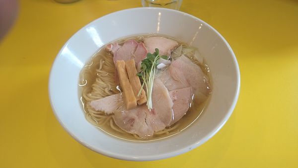 「白醤油ラーメン+ロースチャーシュー1枚追加¥1060-」@ラーメン ニュー松戸の写真