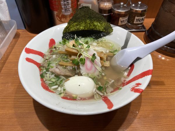 「あっさり特製塩ラーメン(1150円)」@函館麺厨房 あじさい 東京ラーメンストリート店の写真