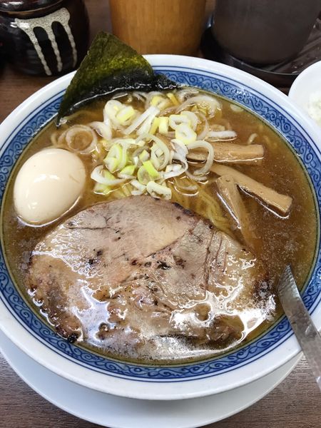 「まぐろラーメン味玉(大盛)半ライス」@まぐろラーメン 大門の写真