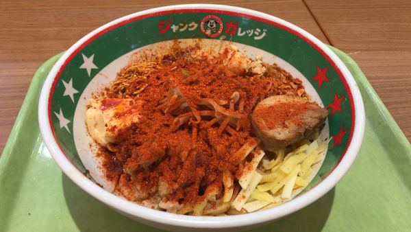 「《 限定 》 極辛まぜそば　850円」@ジャンクガレッジ イオンレイクタウンmori店の写真