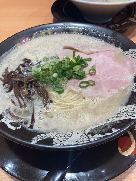 「濃厚ラーメン」@博多一幸舎 福岡空港国内ターミナル店の写真