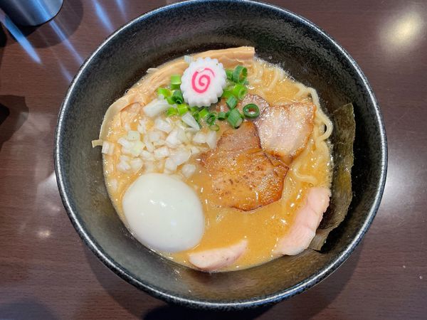 「特製濃厚中華そば」@中華そば 輝羅の写真