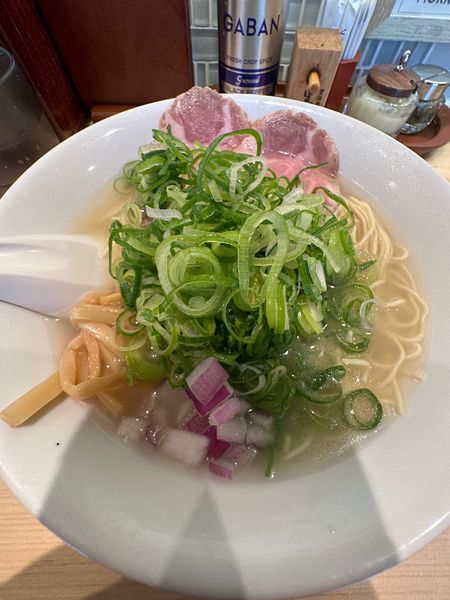 「鯛出汁ラーメン　900円ネギ多め　麺細め固め」@京都ラーメン森井 分倍河原店の写真