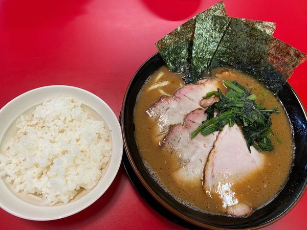 「チャーシューメン中盛りライス」@王道家直伝 との丸家 八潮店の写真