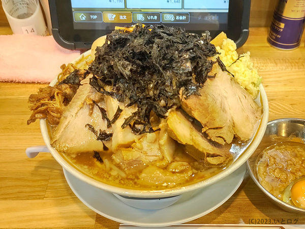 「全部のせ富二郎ラーメン（麺350g豚３枚）」@自家製中華そば 麺の虜の写真