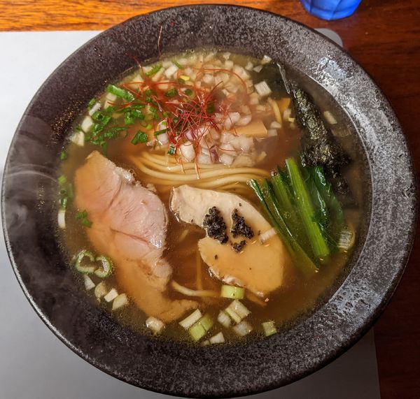 「鶏と黒トリュフの醤油らーめん 1,000円」@麺屋CHIKUWAの写真