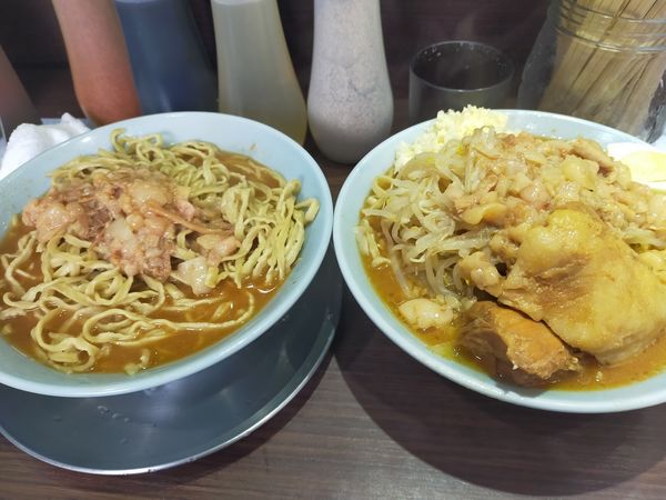 「旨辛・大盛600（麺硬め・ちょい脂・にんにく）」@ラーメン富士丸  西早稲田店の写真
