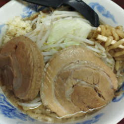 ラーメン(野菜少なめにんにく)(830)