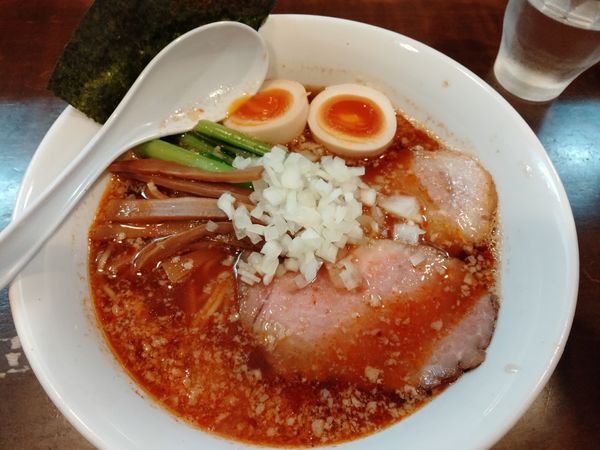 「赤い煮干し＋味玉」@ラーメン 一兎の写真
