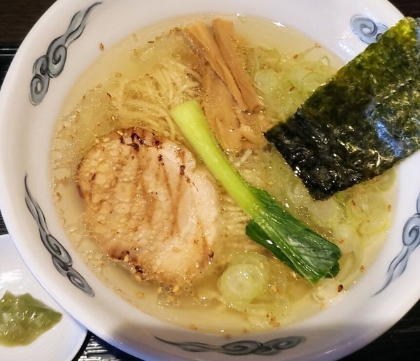 「龍のひげ塩らあめん（細麺・ホタテ油） ８５０円」@龍のひげの写真