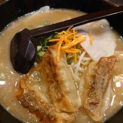 餃子らーめん¥880