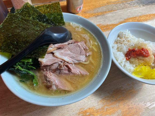 「チャーシューメン ¥950　半ライス ¥100」@四号家の写真