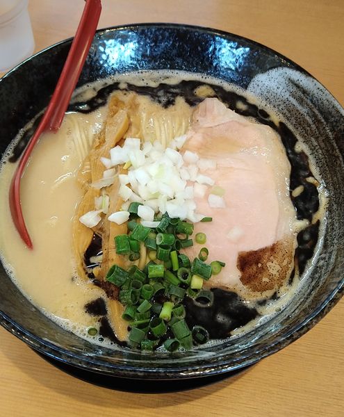 「とりそば黒  大盛」@麺堂 稲葉の写真