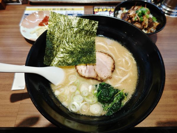 「らーめん＆ミニ丼１０８０円」@おがわや 福生店の写真