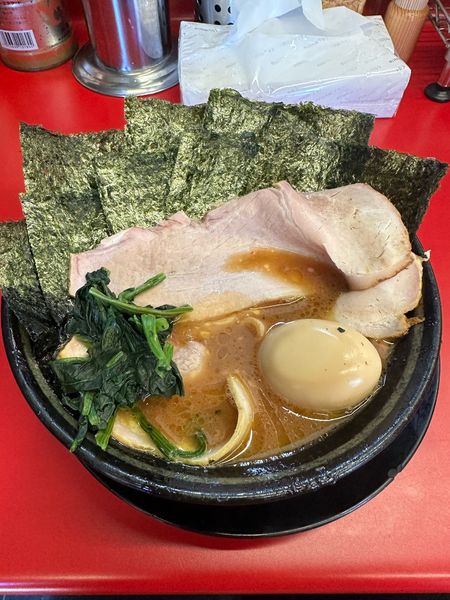 「チャーシュー麺(3枚)+のり+味玉+半ライス」@柏 王道家の写真