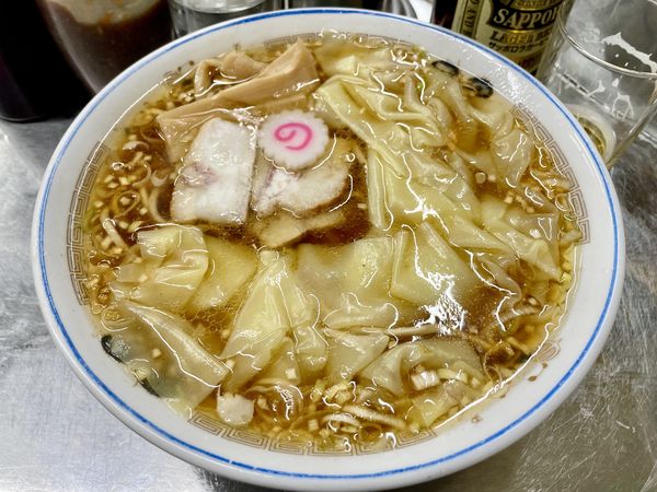 「サッポロ赤星＋竹の子皿もやしピーマン半熟玉子→ ワンタンメン」@中華そば みたかの写真