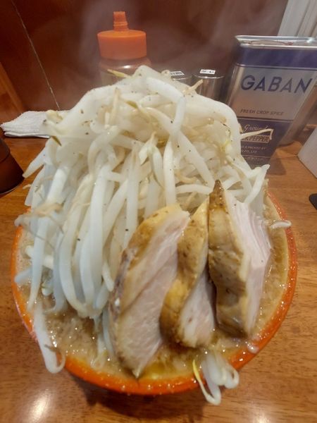 「ラーメン並(麺300g豚3枚)野菜マシマシ」@らーめん バリ男 行徳店の写真