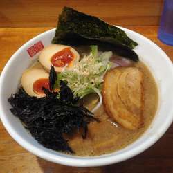 傑心のまぐろラーメン　ヘビー　990円